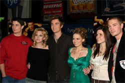 「One Tree Hill」キャスト© Janet Mayer / PR Photos