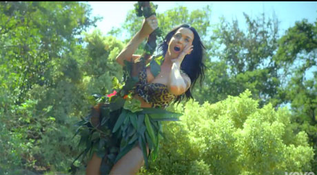 ケイティ・ペリー、新曲ミュージックビデオで“ジャングルの女王”に就任！？ 新曲音源も公開