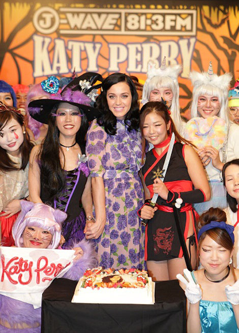 Katy with Japanese fans