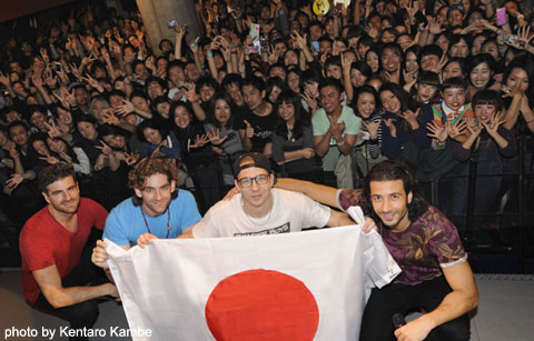 デビュー曲「ルード」が特大ヒットの「マジック!」が初来日公演を開催! タワレコ渋谷店でのイベント開催をサプライズ発表