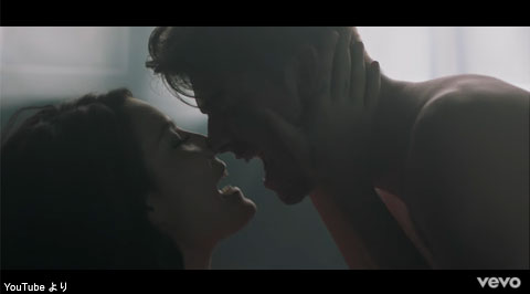 ザ・チェインスモーカーズ「クローサー」のミュージックビデオがセクシーすぎて、コラボ相手ホールジーとの交際説が浮上[動画]
