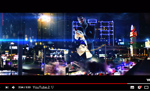 マルーン5の新曲「ホワット・ラヴァーズ・ドゥ」MV公開！ 女性を追いかけるアダムが巨人に[動画あり]