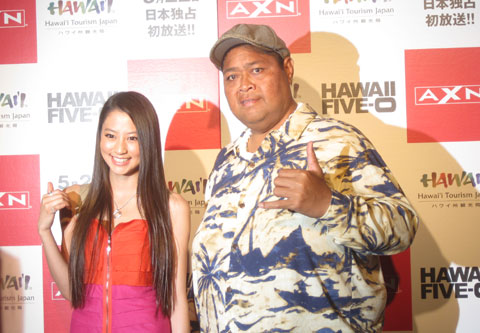 「HAWAII FIVE-0」記者発表に登場したKONISHIKIさんと河北麻友子さん(ESCADA SPORT)
