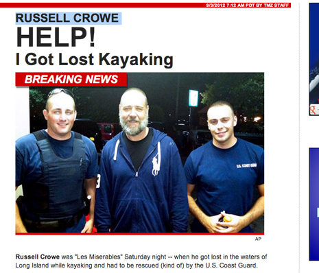 沿岸警備隊に救助されたラッセル・クロウ(写真中央)