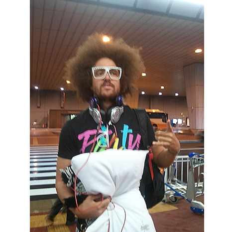 成田空港に到着したRedfoo of LMFAO