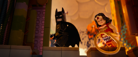 バットマン（左）、ワンダーウーマン　映画「LEGOⓇ ムービー」より