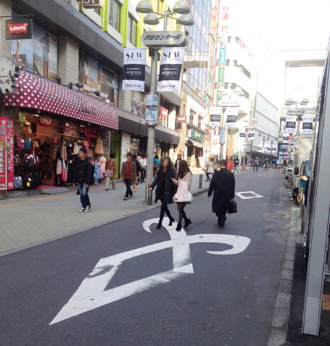 渋谷に現れたルーン文字