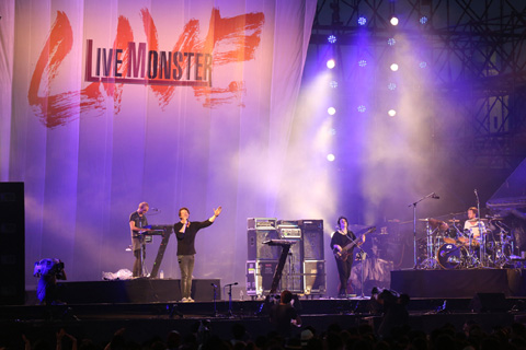 ダーティ・ループス「LIVE MONSTER LIVE」での様子