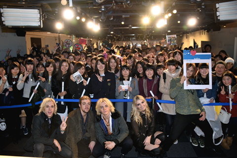 「R5」とファン　(C)TVGroove.com