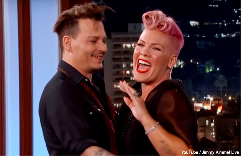 P Nk 生放送インタビュー中になんとジョニー デップがサプライズ登場してチョ 赤面 動画あり 海外ドラマ セレブニュース Tvグルーヴ モバイル版