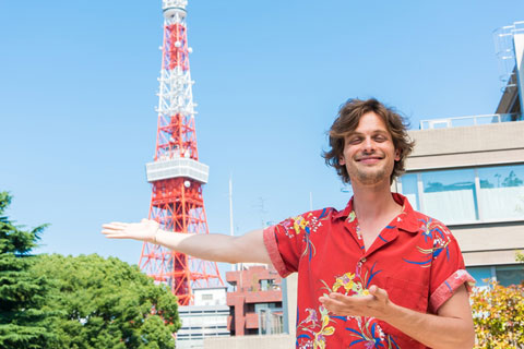 来日特別映像でのマシュー・グレイ・ギュブラー