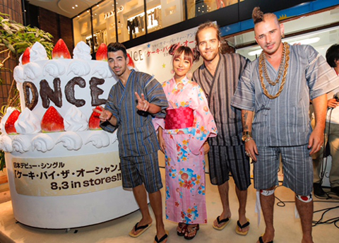 「DNCE」