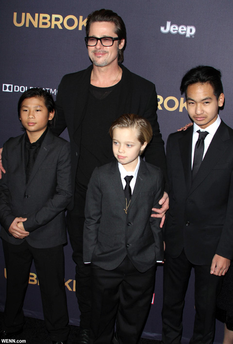 ブラッド・ピットと子どもたち
前列右がマドックス
2014年12月撮影