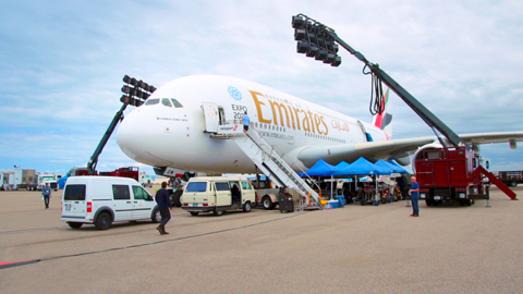 CM撮影中のエアバスA380型機