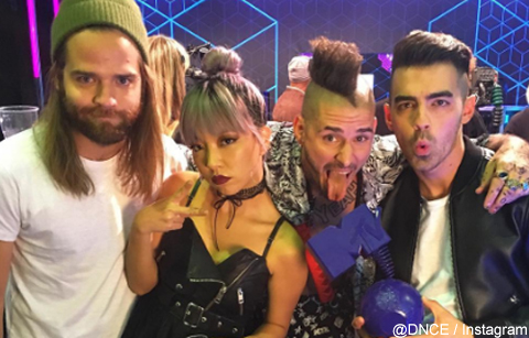 ヨーロッパ最大級の音楽授賞式 Mtv Ema 16 開催 Dnce がヒット曲 ケーキ バイ ザ オーシャン ボディー ムーヴス 披露 動画あり 海外ドラマ セレブニュース Tvグルーヴ モバイル版