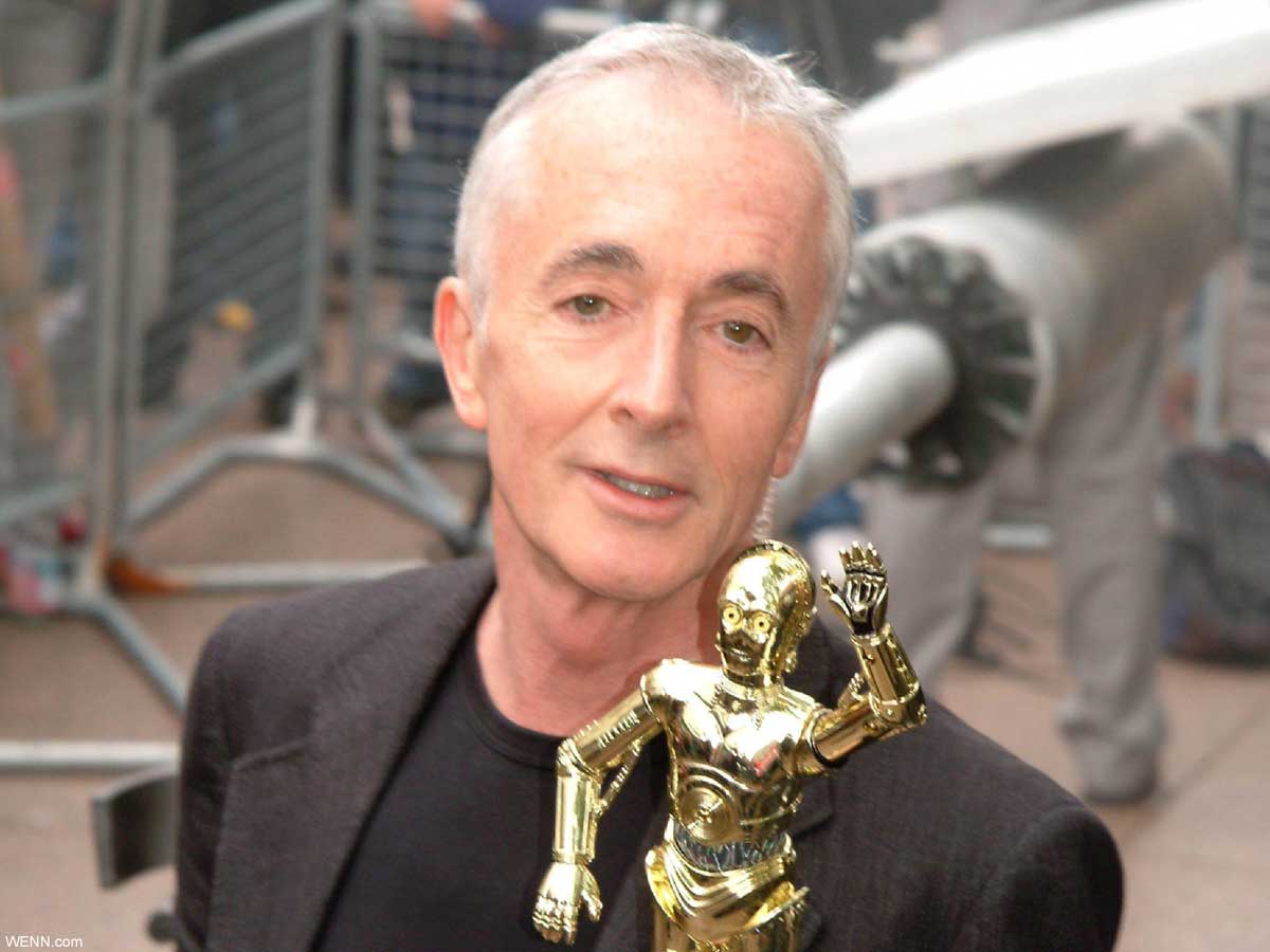 アンソニー・ダニエルズと、C-3PO