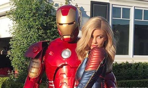 アイアンマンに扮したトラヴィス・スコットと、キャプテン・マーベルに扮したカイリー・ジェンナー