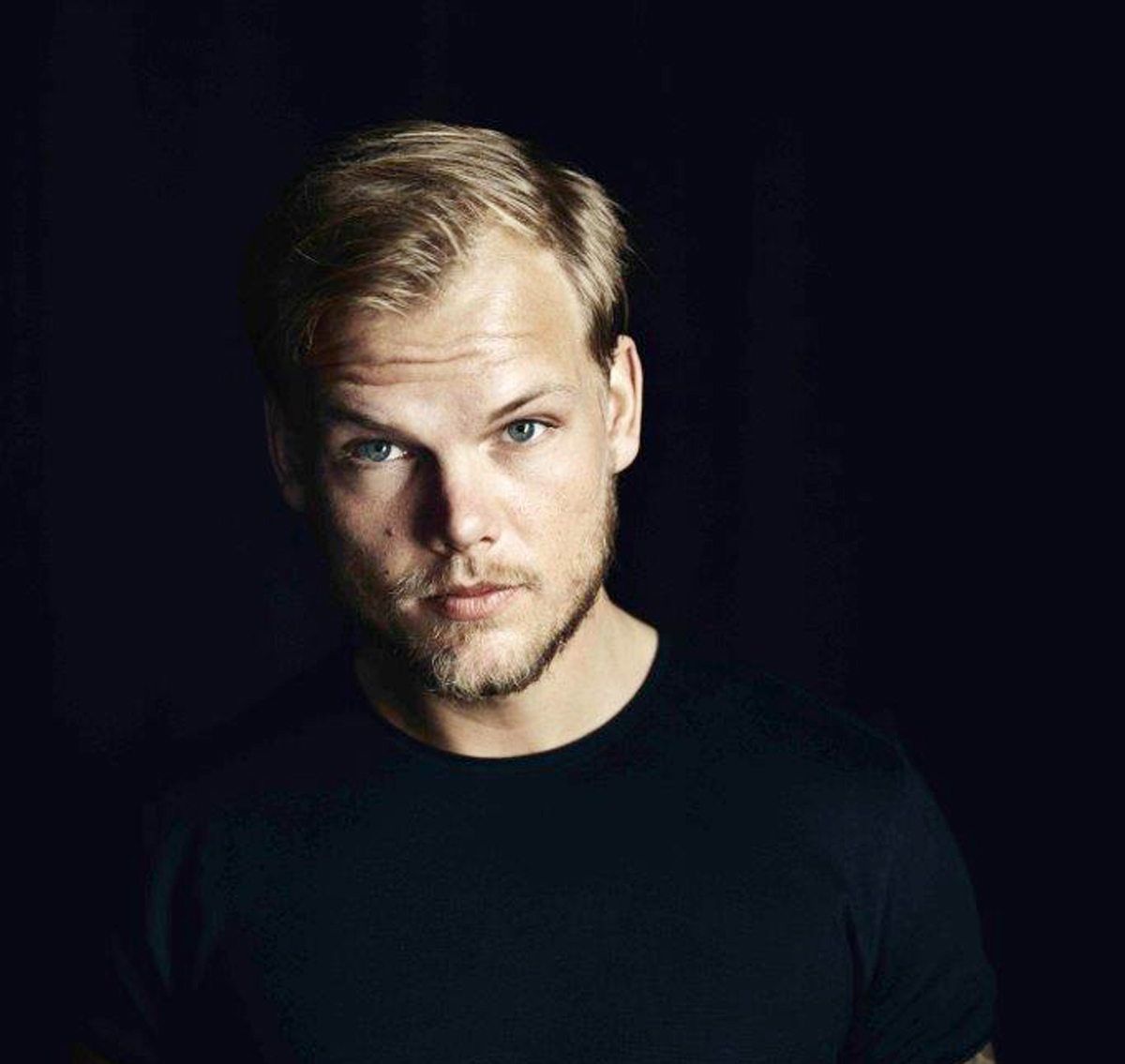 Avicii（アヴィーチー）photo by Sean Eriksson