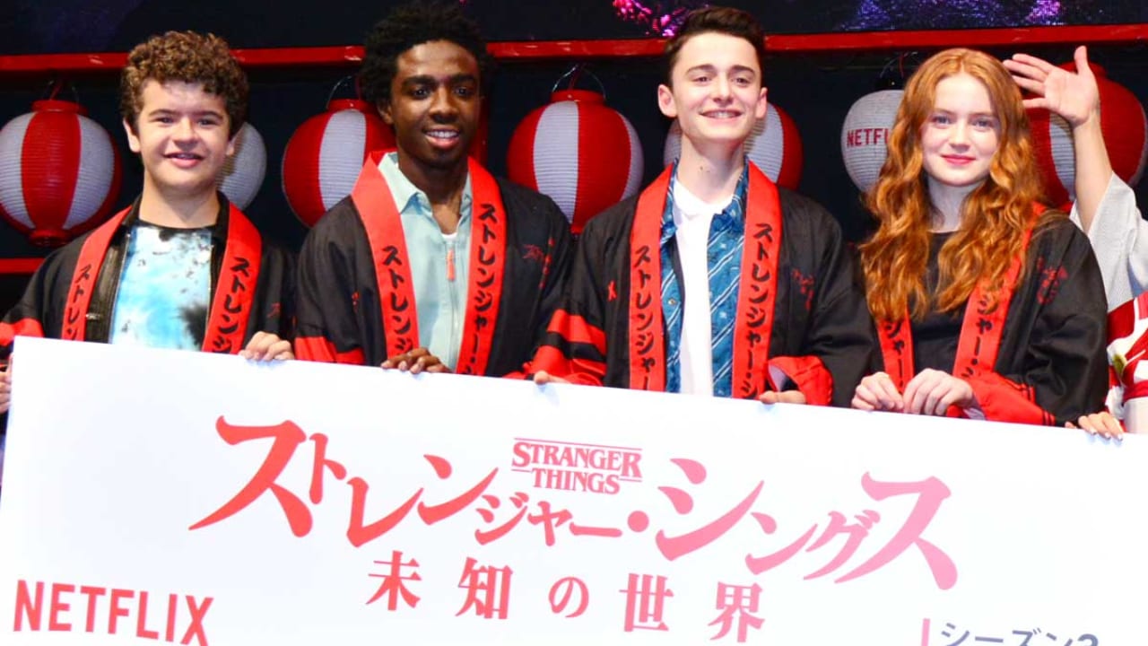 ネットフリックス ストレンジャー シングス 未知の世界 3 夏祭りイベント開催 キャストたちが初来日し 日本の法被に大よろこび 写真 動画あり Tvgroove ネットフリックス ストレンジャー シングス 未知の世界 3 夏祭りイベント開催 キャストたちが初来日し 日本の法被に大よろこび 写真 動画あり Tvgroove