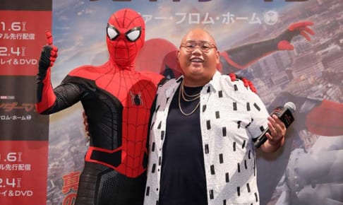 スパイダーマン、ジェイコブ・バタロン（右）