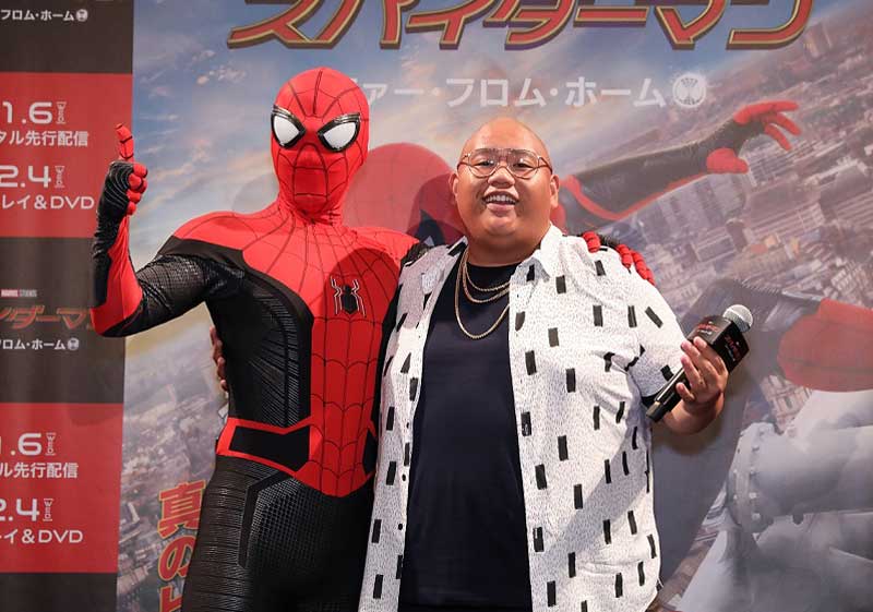 スパイダーマン、ジェイコブ・バタロン（右）