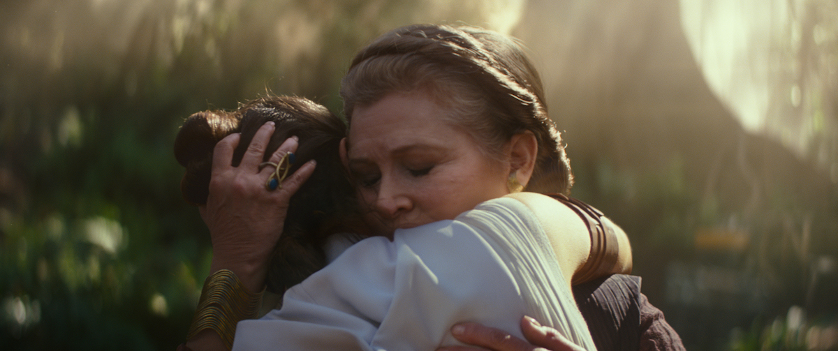 General Leia Organa (Carrie Fisher) and Rey (Daisy Ridley) in STAR WARS: EPISDOE IX