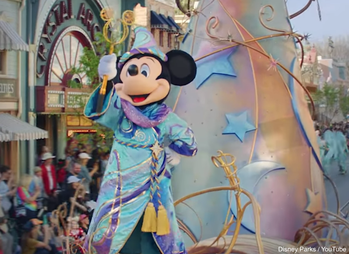 ディズニーリゾート「MAGIC HAPPENS PARADE」