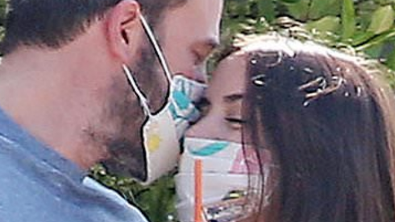 ベン アフレック 恋人アナ デ アルマスとマスク越しにキス 自主隔離中も順調に愛を育む 写真あり Tvgroove ベン アフレック 恋人アナ デ アルマスとマスク越しにキス 自主隔離中も順調に愛を育む 写真あり Tvgroove