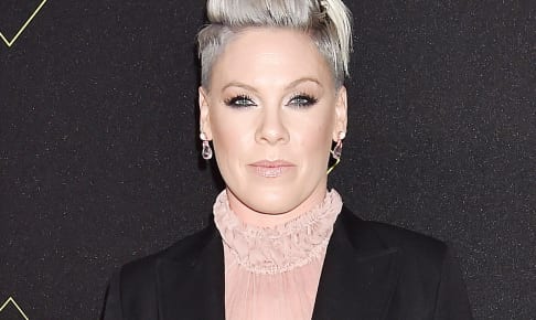 ピンク ライヴ アルバム発売に先駆け新曲 オール アイ ノウ ソー ファー を発表 Mvも公開 動画あり Tvgroove