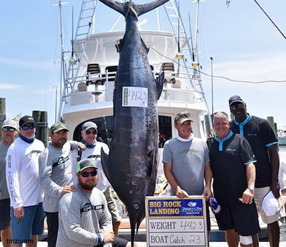 伝説の元nba選手マイケル ジョーダン 巨大サイズの魚を釣り上げる その重さはどれくらい 写真あり Tvgroove