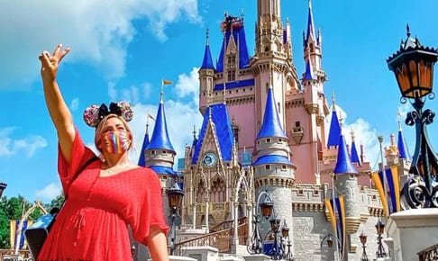 ウォルト ディズニー ワールド マスクのルールを守らない男が 警備員に暴力をふるい逮捕される Tvgroove