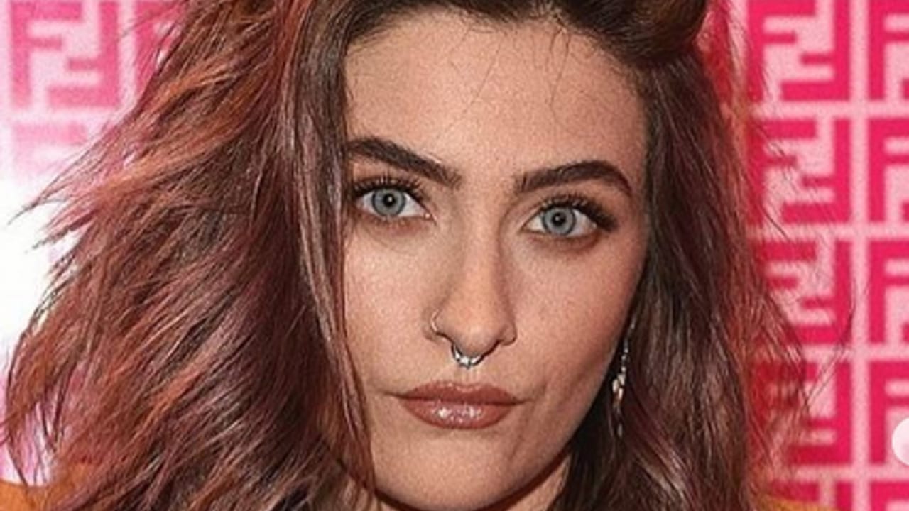マイケル ジャクソンの娘パリス なんとトップレス パンツ一枚になった写真を投稿 満月の日におこなわれる 裸の儀式 とは 写真あり Tvgroove マイケル ジャクソンの娘パリス なんとトップレス パンツ一枚になった写真を投稿 満月の日におこなわれる 裸の儀式 とは 写真あり Tvgroove