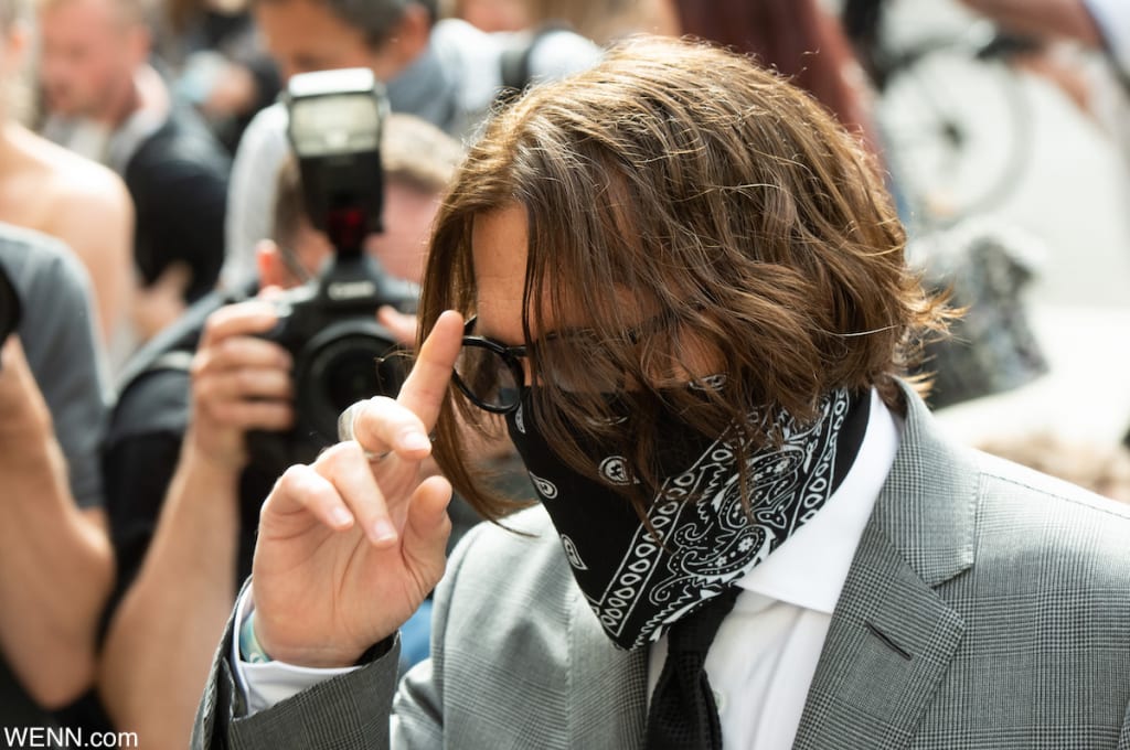 ジョニー・デップ、アイスクリームに覆われて眠っている写真が法廷で公開される[写真あり] tvgroove