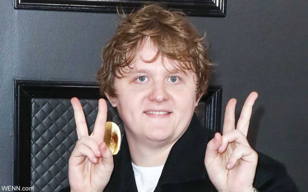 「ビッグバン★セオリー」のスピンオフ「ヤング・シェルドン」、主演のイアン・アーミテージと母親役ゾーイ・ペリーにインタビュー!イアンくんが明かし