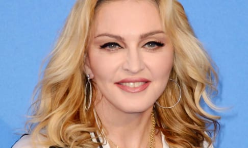 マドンナ 太ももにある大きなキズあとを披露 ハッシュタグに 美しいキズあと とつける Tvgroove