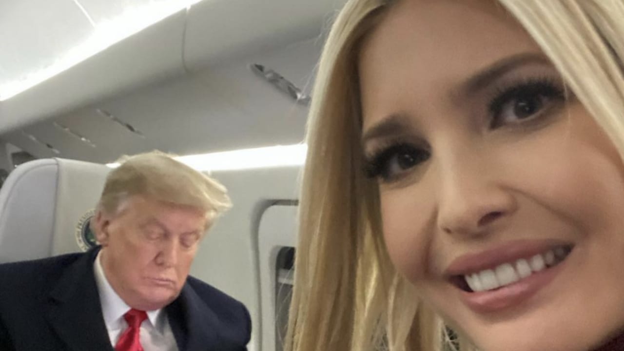 イヴァンカ トランプ 父とのツーショット写真に誤ってある歌手をタグ付けしてしまう ツイッターユーザーは 21年で今のところ最高の出来事 Tvgroove