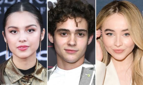 左からオリヴィア・ロドリゴ、ジョシュア・バセット、サブリナ・カーペンター