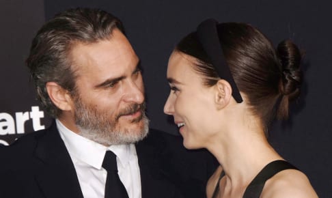 ホアキン・フェニックスとルーニー・マーラ