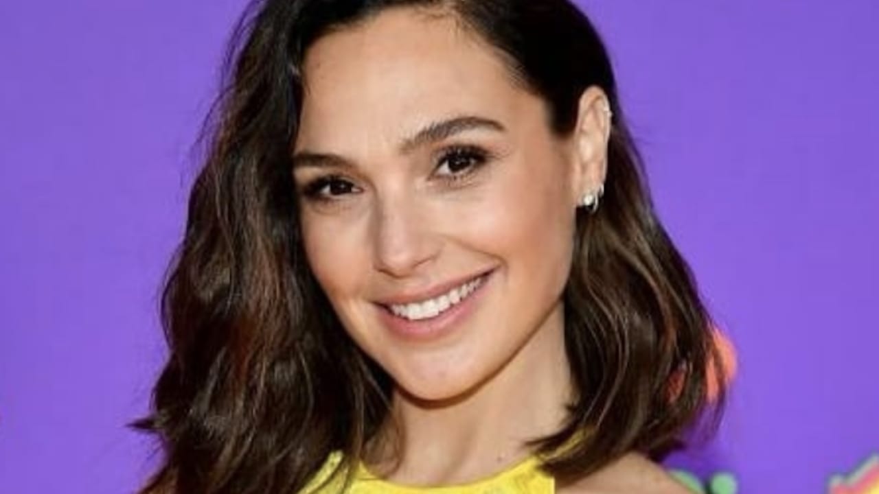 ワンダーウーマン ガル ガドット 妊娠中のふくらんだお腹をついに初披露 水着姿で プロジェクトに取り掛かってる 写真あり Tvgroove