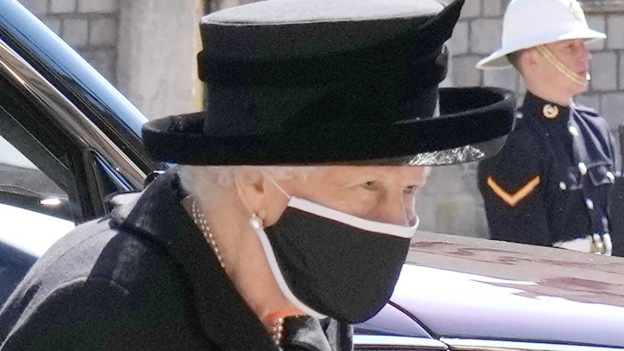 エリザベス女王 フィリップ殿下の棺に残した愛情あふれる手紙と花輪が話題に リリベット と書かれた理由に思わず涙 Tvgroove