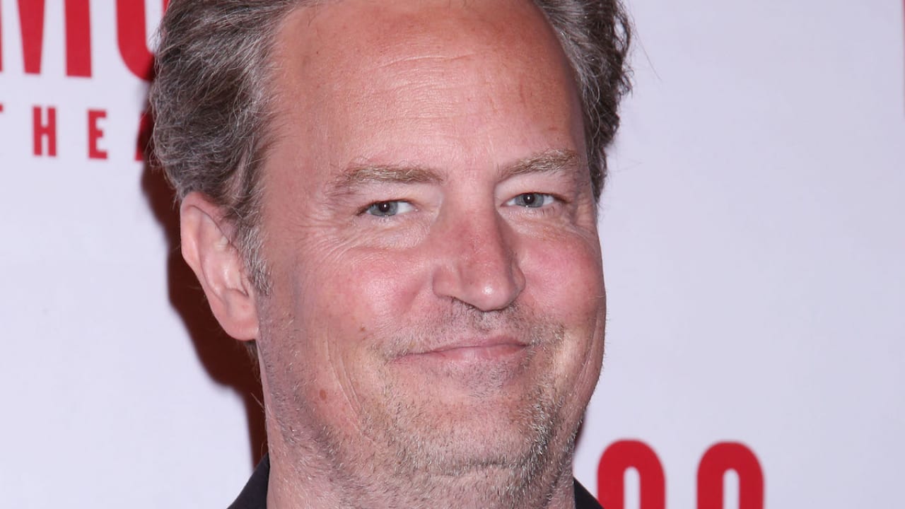 キャストが集結する特別回がついに配信される フレンズ マシュー ペリーがろれつが回っていなかったのにはある理由があった の治療を受けて Tvgroove