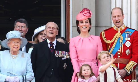 左からエリザベス女王、故フィリップ殿下、キャサリン妃、ウィリアム王子と子供たち