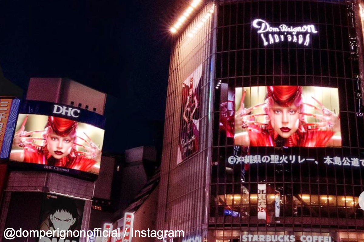 レディー・ガガ×ドンペリの巨大広告が東京に出現！ 超目をひく 