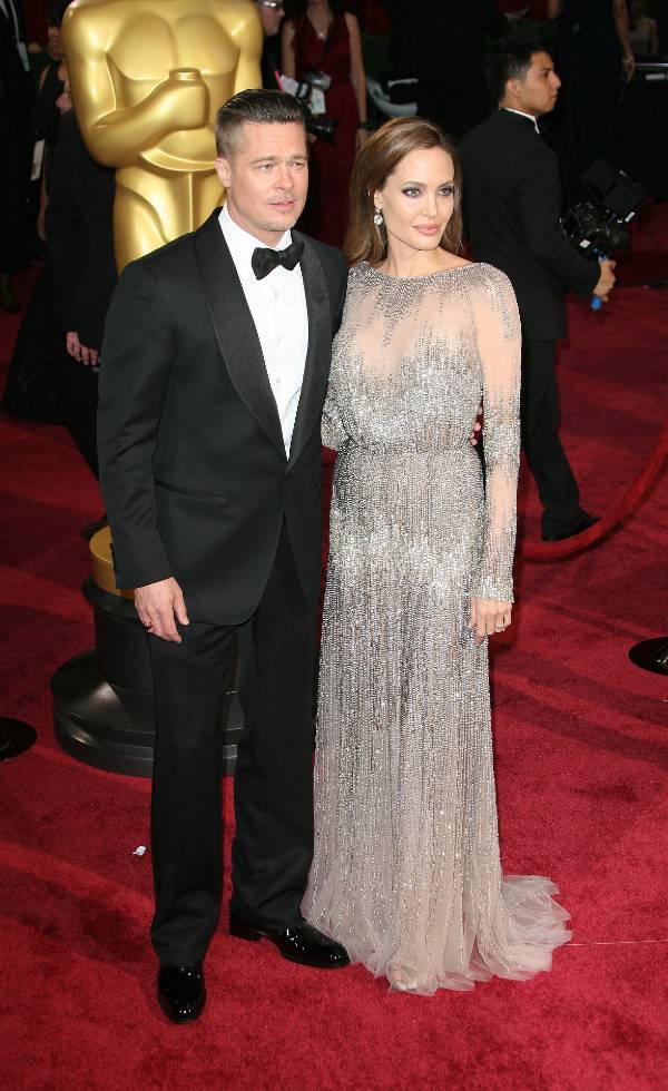 2014年、当時の夫ブラッド・ピットとアカデミー賞授賞式に参加したアンジェリーナ　（C)WENN.com
