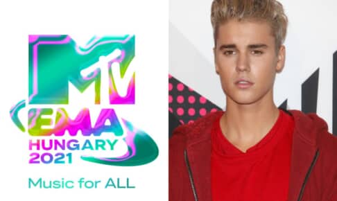 2015年、イタリアで開催された「EMA」に出席したジャスティン・ビーバー（右）