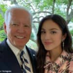 ジョー・バイデン米大統領、オリヴィア・ロドリゴ（右）