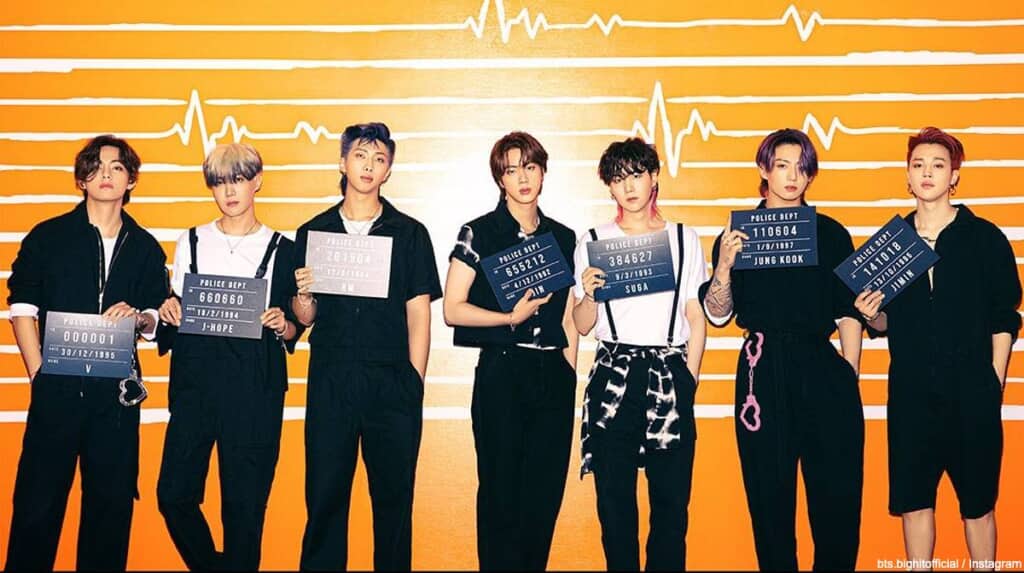 BTSです！ BTS、米LAの横断歩道でゲリラライブを披露！ 交差点が一瞬で
