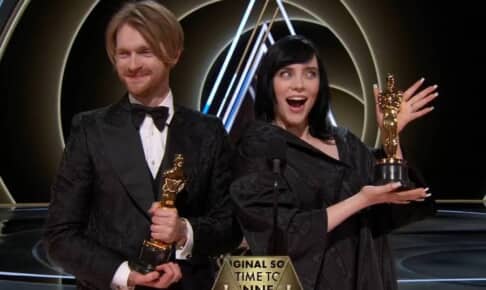 兄フィニアス（左）、ビリー・アイリッシュ