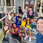 『12人のパパ』 ディズニープラスで配信中 @ 2022 Disney