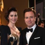 メアリー・エリザベス・ウィンステッド（左）、ユアン・マクレガー Photo： Jordan Strauss/AP/Shutterstock